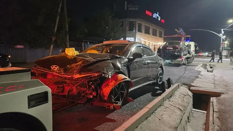 Алматыда такси мен Hyundai соқтығысып, үш адам ауруханаға түсті, сурет - Zakon.kz жаңалық 10.09.2026 10:45