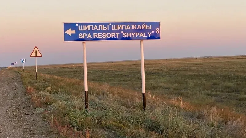 Тұзды көлдегі ерекше тіршілік: Шипалы көлі күзде де демалушыларды қабылдап жатыр, сурет - Zakon.kz жаңалық 14.09.2026 15:24