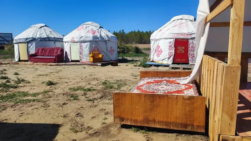 Тұзды көлдегі ерекше тіршілік: Шипалы көлі күзде де демалушыларды қабылдап жатыр, сурет - Zakon.kz жаңалық 14.09.2026 15:24