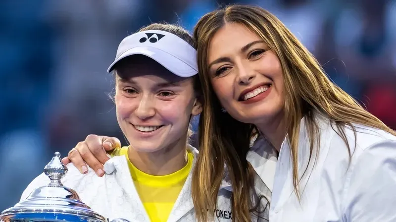 Рыбакина үшін күтпеген кездесу: Шарапова чемпиондық трофейді табыстады, сурет - Zakon.kz жаңалық 15.09.2026 10:54