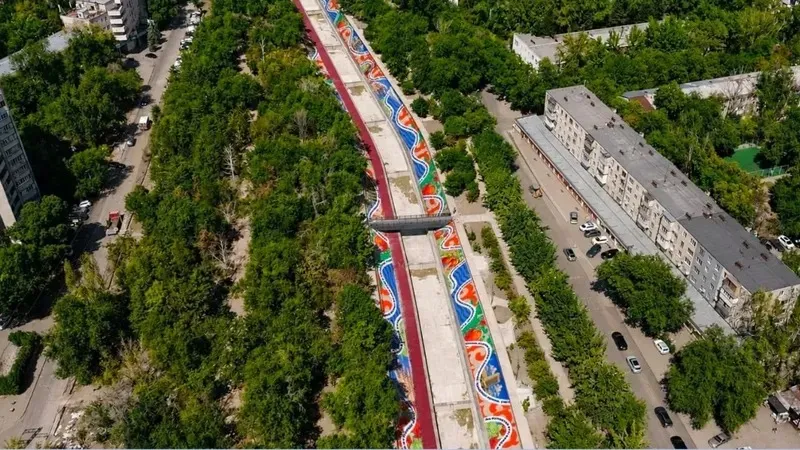 Есентайдағы жаңа мурал қызу талқыға түсті