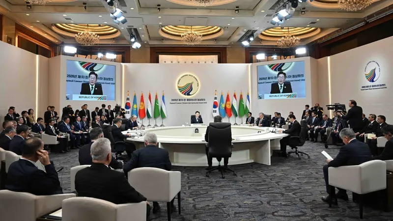 Мемлекет басшысы Қасым-Жомарт Тоқаев "Орталық Азия – Корея Республикасы" саммитінде сутегі энергетикасы, цифрландыру және жасанды интеллект салаларындағы ынтымақтастықты дамыту жөніндегі ұсыныстарын айтты, деп хабарлайды Zakon.kz., сурет - Zakon.kz жаңалық 16.09.2026 14:31
