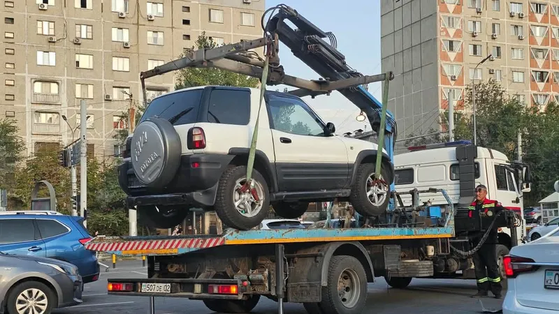 Жол қозғалысын ұйымдастыру және жолаушылар көлігі басқармасының басшысы Ержан Диханбаевтың нақтылауынша, өзгерістер Әкімшілік құқық бұзушылық туралы кодексте көзделген жағдайларда ұсталып, арнайы тұраққа эвакуацияланған автокөліктерге қатысты.