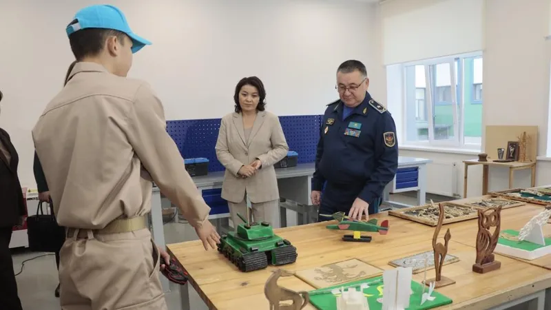 Павлодар қаласында Қорғаныс министрлігінің ақпараттық-түсіндіру тобы ұйымдастырған "Біртұтас ел – біртұтас жер" патриоттық акциясы аясында № 48 және № 7 орта мектептерде алғашқы әскери дайындық сыныптарының ашылу рәсімі өтті., сурет - Zakon.kz жаңалық 23.09.2026 13:14