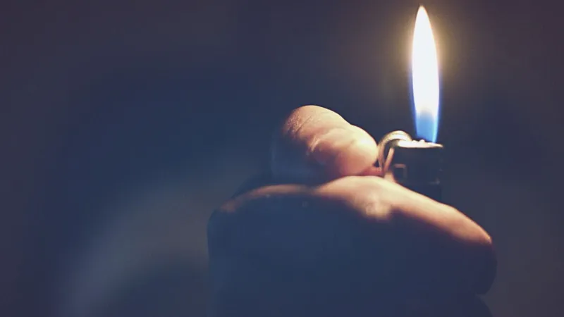 Жалақысын ала алмаған ер адам миллиард теңгенің тауарын өртеп жіберді 