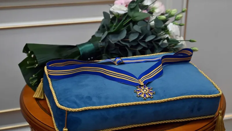 Президент Қасым-Жомарт Тоқаев теннисші Елена Рыбакинаны III дәрежелі "Барыс" орденімен марапаттады, деп хабарлайды Zakon.kz., сурет - Zakon.kz жаңалық 28.09.2026 13:03