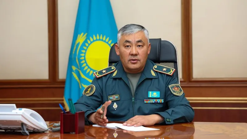 Айдос Мырзахметов 2026 жылғы 27 қыркүйекте ҚР қорғаныс министрі болып тағайындалды. Қорғаныс ведомствосының басшылығындағы кадрлық өзгерістер Маңғыстау облысында, Каспий теңізіндегі оқу-жаттығу кезінде 14 әскери қызметші қаза тапқаннан кейін болды. Бұған дейін министрлікті басқарған Дәурен Қосанов қызметінен босатылды., сурет - Zakon.kz жаңалық 28.09.2026 16:50