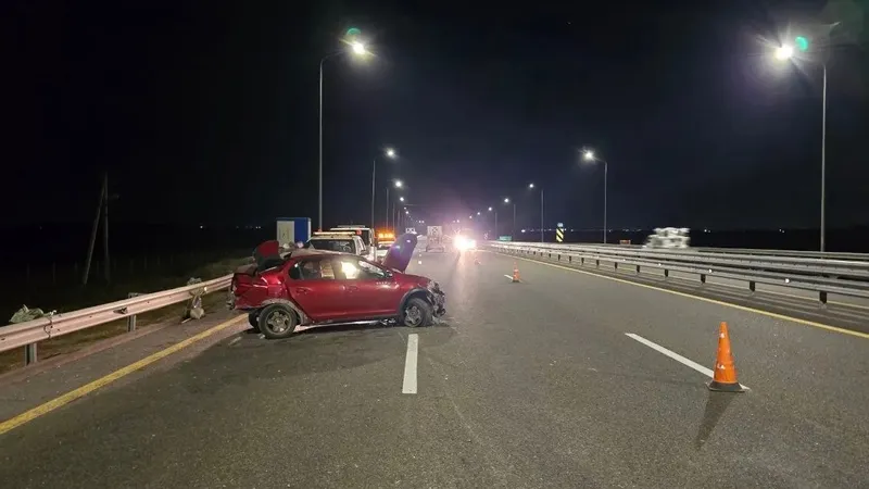 БАКАД-та жүк көлігі тоқтап тұрған Renault көлігіне соғылып, үш адам зардап шекті, сурет - Zakon.kz жаңалық 30.09.2026 09:56
