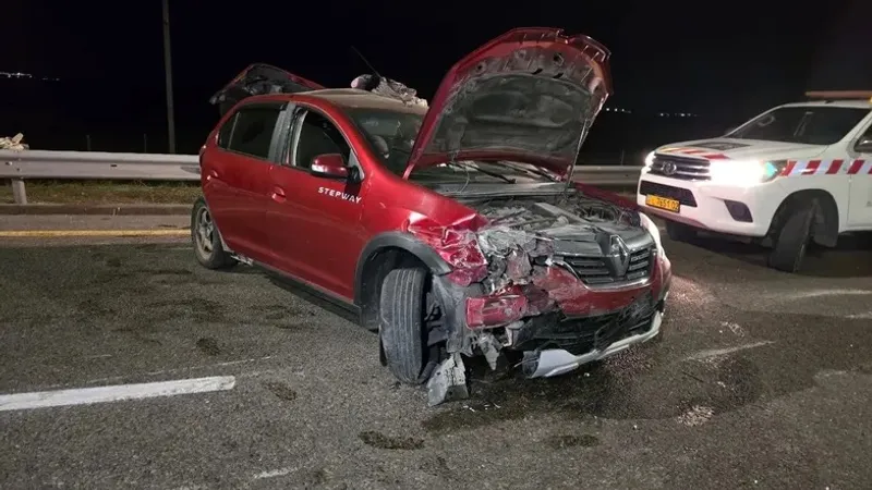 БАКАД-та жүк көлігі тоқтап тұрған Renault көлігіне соғылып, үш адам зардап шекті, сурет - Zakon.kz жаңалық 30.09.2026 09:56