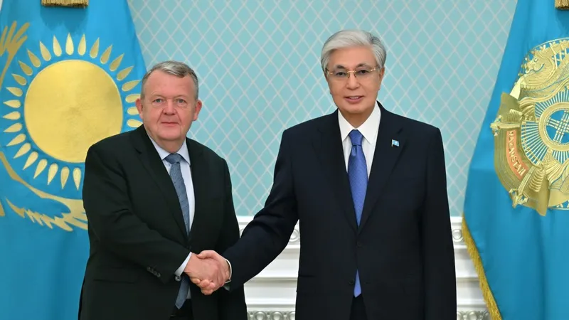 Ақордада Президент Қасым-Жомарт Тоқаев Астанаға ресми сапармен келген Дания Корольдігінің Сыртқы істер министрі Ларс Лёкке Расмуссенмен кездесті, деп хабарлайды Zakon.kz., сурет - Zakon.kz жаңалық 02.10.2026 14:11