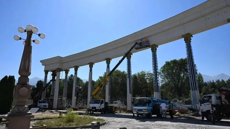 Алматының Бостандық ауданының әкімі Азамат Қалдыбеков Тұңғыш Президент саябағын жаңарту, өзен жағалауларын абаттандыру және RAMS жобасы туралы мәлімет берді, деп хабарлайды Zakon.kz., сурет - Zakon.kz жаңалық 02.10.2026 13:41