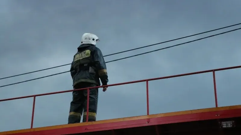 Өрт, Қонаев, бес қабатты, тұрғын үй, шатыр, сурет - Zakon.kz жаңалық 04.10.2026 17:03