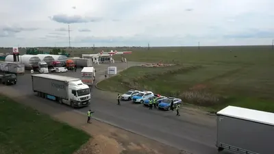 Шекарадағы тәулік бойғы кезекшілік және 537 қосымша бак: Қазақстанда жанармайды заңсыз әкетуге қарсы күрес қалай жүріп жатыр