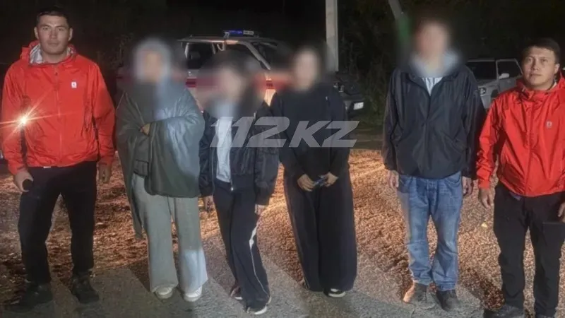 Төрт турист Бутаков сарқырамасы маңындағы тау бағытынан түсу кезінде 2 400 метрден астам биіктікте адасып кеткен, деп хабарлайды Zakon.kz., сурет - Zakon.kz жаңалық 05.10.2026 09:36