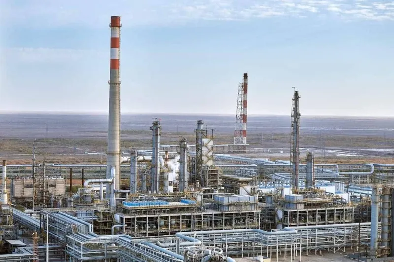 100 тоннадан астам газ жағылған: Атырау мұнай өңдеу зауытында бірқатар заңбұзушылық анықталды