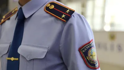 Полицей, Алматы, желі, видео, агрессивті, автобус, жолаушы, пышақ
