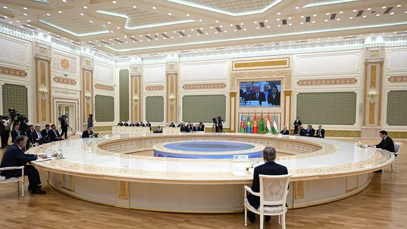Президент Қасым-Жомарт Тоқаев Орталық Азия және Әзербайжан мемлекеттері басшыларының VIII консультативтік кездесуінде Қазақстанның көлік инфрақұрылымын дамыту бүкіл өңірдің транзиттік әлеуетін күшейтетінін айтты, деп хабарлайды Zakon.kz.