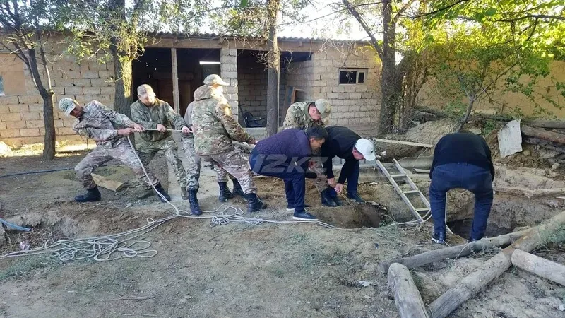 2026 жылғы 8 қазанда Түркістан облысы Бәйдібек ауданының Шаян ауылында құтқарушылар тереңдігі шамамен үш метр болатын кәріз шұңқырына түсіп кеткен сиырды құтқарды, деп хабарлайды Zakon.kz., сурет - Zakon.kz жаңалық 09.10.2026 09:03