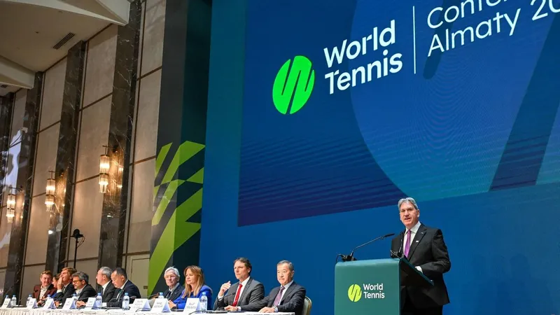Ербол Мырзабосынов Мемлекет басшысының атынан World Tennis президентіне "Достық" орденін табыстады, сурет - Zakon.kz жаңалық 13.10.2026 16:38