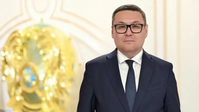 Ақорданың баспасөз қызметінің мәліметінше, Ермек Көшербаев Қазақстанның Аустриядағы Төтенше және Өкілетті Елшісі, Қазақстанның Вена қаласындағы халықаралық ұйымдар жанындағы Тұрақты өкілі болып тағайындалды. Ермек Көшербаев 1965 жылғы 2 мамырда Алматыда дүниеге келген. 1988 жылы С. Киров атындағы Қазақ мемлекеттік университетін, 1993 жылы КСРО Сыртқы істер министрлігінің Дипломатиялық академиясын бітірген. Әр жылдары Қазақстанның Сыртқы істер министрлігінде, Президент аппаратында және Үкіметте жұмыс істеген. , сурет - Zakon.kz жаңалық 13.10.2026 11:59