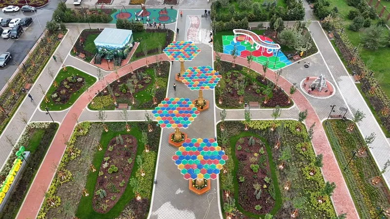 Алматының Наурызбай ауданында Alem Park маңында орналасқан, аумағы 1 гектар болатын жаңа саябақты көркейту жұмыстары аяқталуға жақын. , сурет - Zakon.kz жаңалық 13.10.2026 09:02