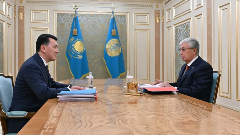 Президент қабылдауы, Ақорда, Қасым-Жомарт Тоқаев, Ерлан Қарин , сурет - Zakon.kz жаңалық 14.10.2026 18:21