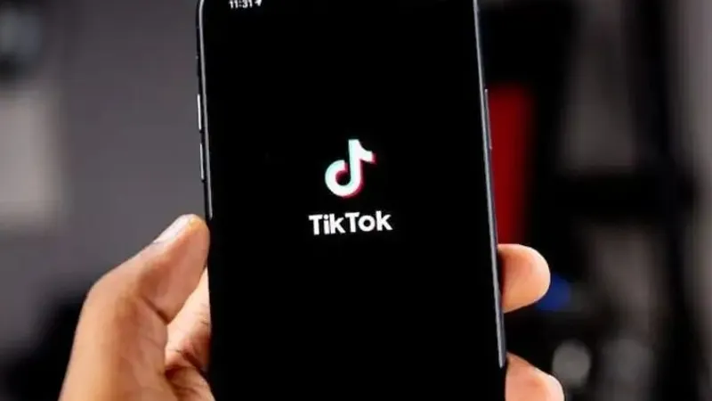 TikTok, Алматы, әйел, тікелей эфир, балағат сөз, ішімдік, темекі, сурет - Zakon.kz жаңалық 14.10.2026 22:43