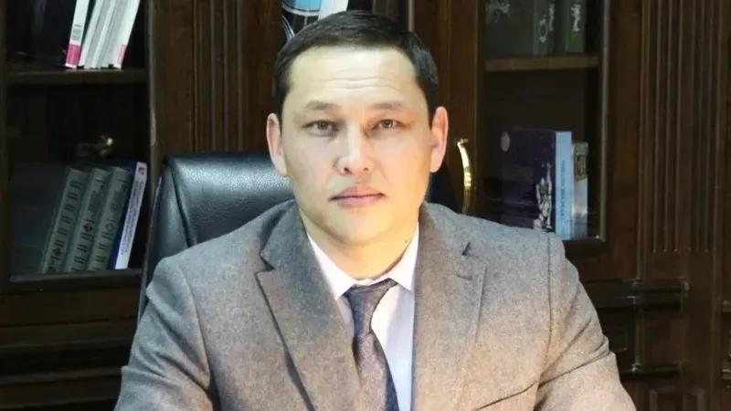 Судья Боқаев ісі бойынша сот отырысының тәртібін түсіндіріп, процеске араласқаны үшін жауапкершілік көзделгенін ескертті, сурет - Zakon.kz жаңалық 16.10.2026 13:45