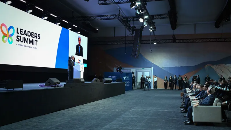 Президент Қасым-Жомарт Тоқаев COP17 аясындағы Биоалуантүрлілік бойынша көшбасшылар саммитінде табиғатты қорғау үшін озық технологияларды кеңінен қолдануға шақырып, Алматыда Биоалуантүрлілік жөніндегі конвенция Хатшылығының өңірлік кеңсесін орналастыруды ұсынды, деп хабарлайды Zakon.kz., сурет - Zakon.kz жаңалық 16.10.2026 16:06