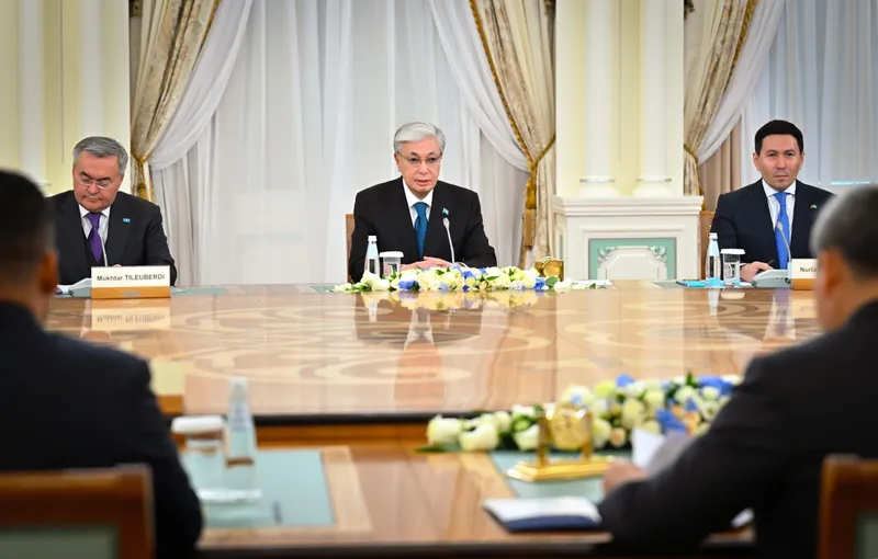 Тоқаев пен Хун Манет кеңейтілген құрамда келіссөз жүргізді