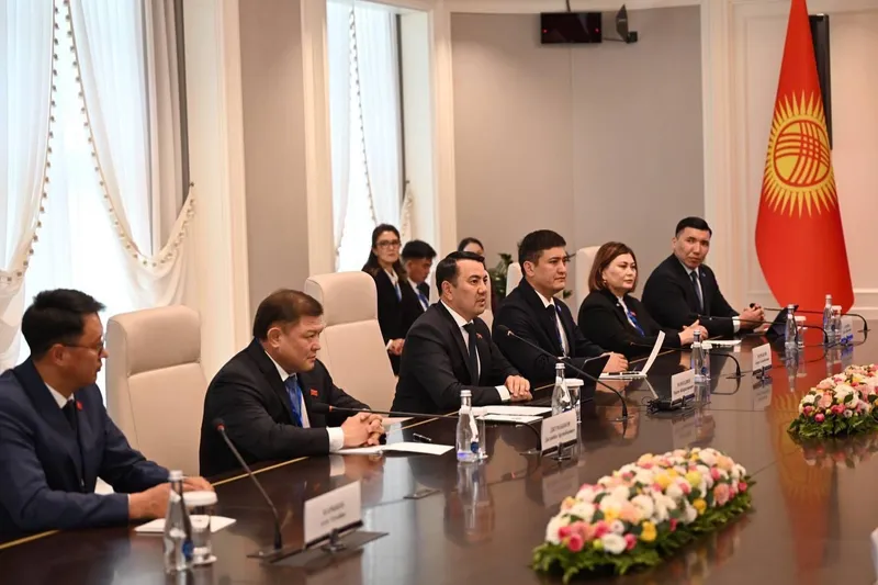Құрылтай Спикері Жогорку Кенештің Төрағасымен кездесті, сурет - Zakon.kz жаңалық 19.10.2026 18:46
