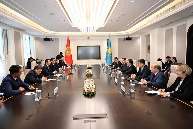 Құрылтай Спикері Жогорку Кенештің Төрағасымен кездесті, сурет - Zakon.kz жаңалық 19.10.2026 18:46