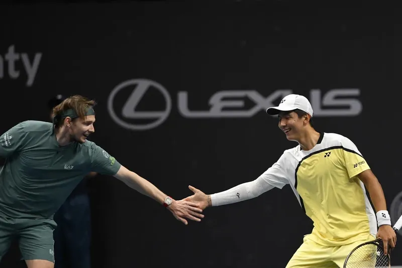 Almaty Open: Нұрланұлы мен Бублик жұбының матчын көрермендер тік тұрып тамашалады