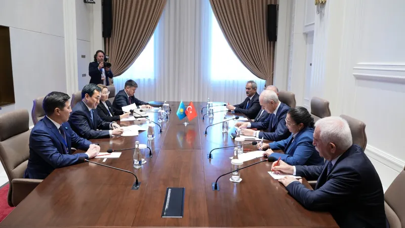 Құрылтай Төрағасы Айбек Дәдебай бастаған делегация Қырғыз Республикасының астанасында өткен Түркі мемлекеттерінің Парламенттік Ассамблеясының XV пленарлық отырысына қатысты., сурет - Zakon.kz жаңалық 20.10.2026 16:49