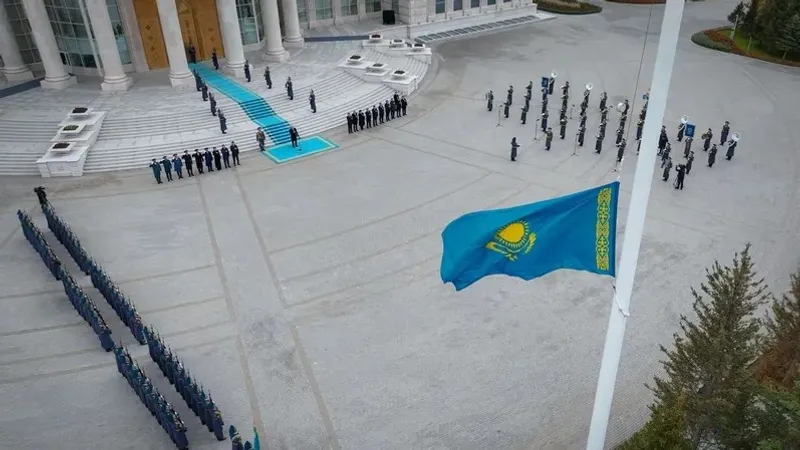 Мемлекеттік ту, көтеру рәсімі, президент, Қасым-Жомарт Тоқаев, Республика күні, сурет - Zakon.kz жаңалық 25.10.2026 12:03