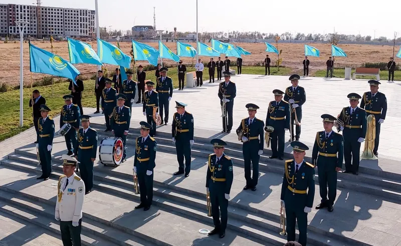 Мемлекеттік ту, көтеру рәсімі, Шымкент, Республика күні, сурет - Zakon.kz жаңалық 25.10.2026 14:13