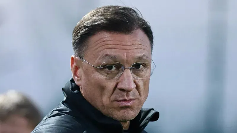 Рафаэль Уразбахтин "Қайрат" футбол клубының бас бапкері қызметінен кетті, сурет - Zakon.kz жаңалық 26.10.2026 14:20
