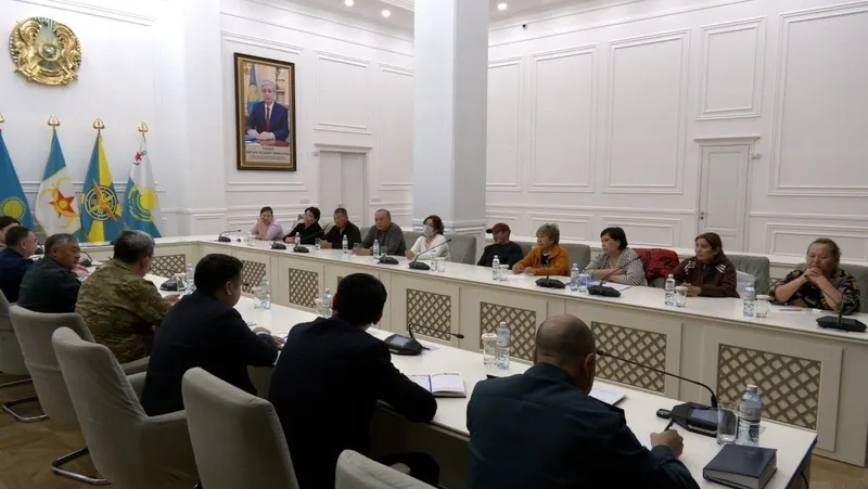 Әскерде қаза тапқан сарбаздардың туыстары жаңа министрге талабын жеткізді, сурет - Zakon.kz жаңалық 29.10.2026 18:05